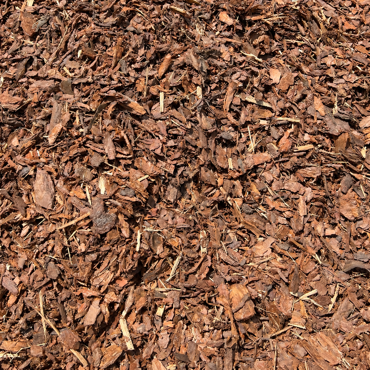 Nahaufnahme von Kiefernrindenmulch mit natürlicher Rindenstruktur